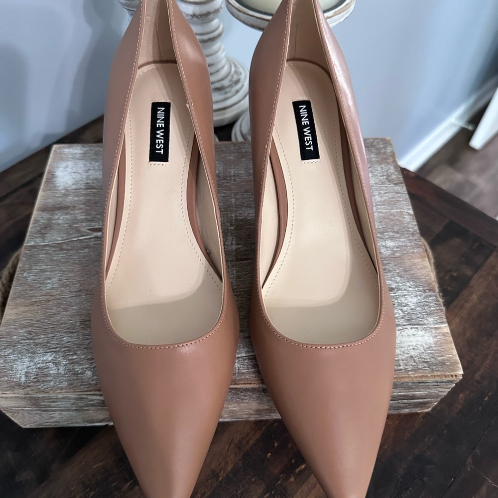 Nine West Tan Heels Elegant Pointed Toe